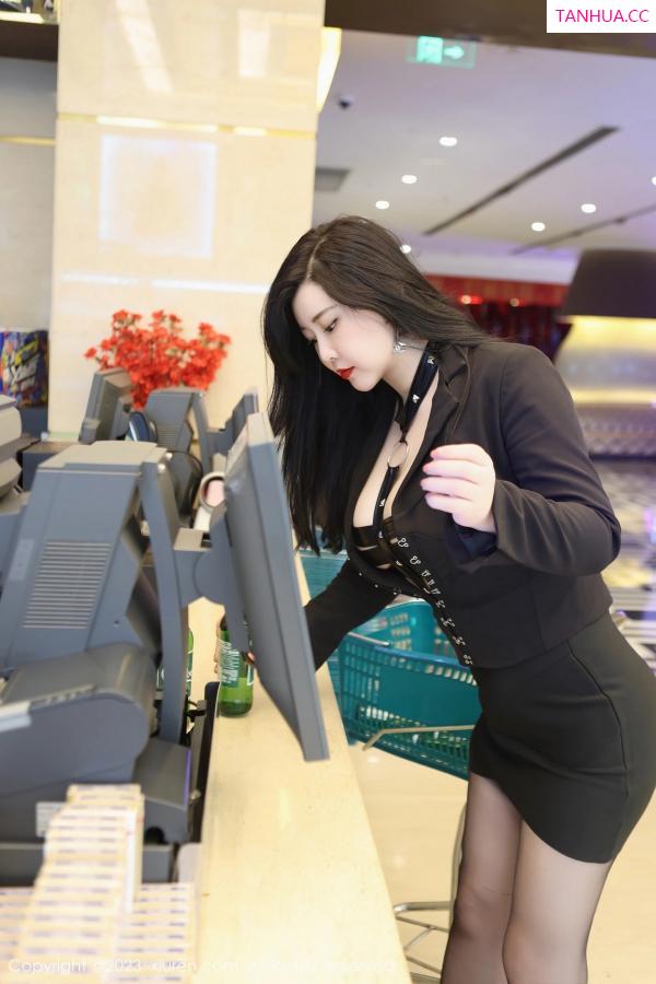 王格 王婉悠 [XiuRen]高清写真图 2023.05.19 No.6766 王婉悠Queen 美臀黑丝第8张图片